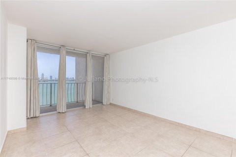 Купить кондоминиум в Норт-Бей-Виллидж, Флорида 2 спальни, 95.69м2, № 2035465 - фото 15