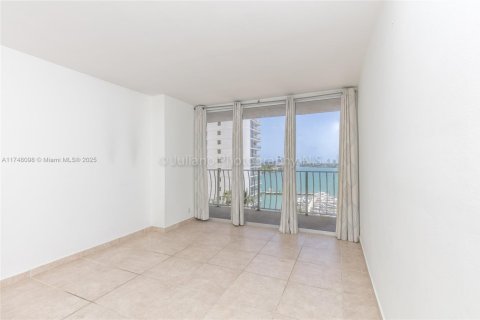 Купить кондоминиум в Норт-Бей-Виллидж, Флорида 2 спальни, 95.69м2, № 2035465 - фото 14