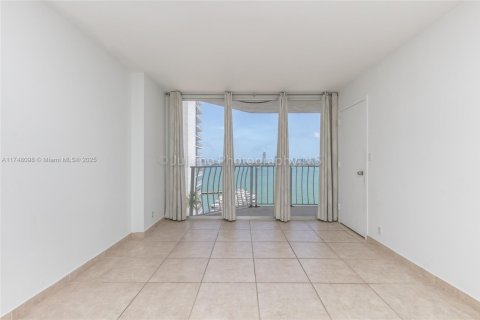 Купить кондоминиум в Норт-Бей-Виллидж, Флорида 2 спальни, 95.69м2, № 2035465 - фото 12