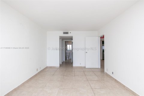 Купить кондоминиум в Норт-Бей-Виллидж, Флорида 2 спальни, 95.69м2, № 2035465 - фото 13