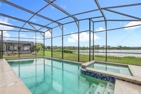 House in Davenport, Florida 6 bedrooms, 361.02 sq.m. № 1843906 - photo 3