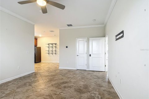 House in Davenport, Florida 6 bedrooms, 361.02 sq.m. № 1843906 - photo 22