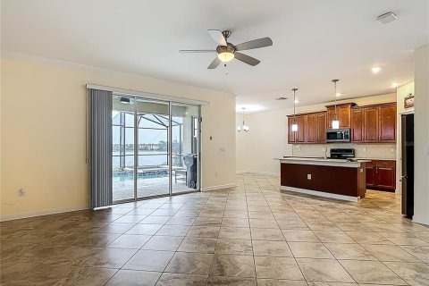 House in Davenport, Florida 6 bedrooms, 361.02 sq.m. № 1843906 - photo 11