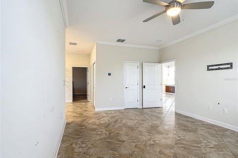 House in Davenport, Florida 6 bedrooms, 361.02 sq.m. № 1843906 - photo 25