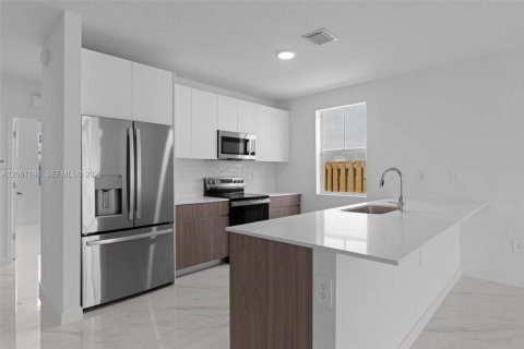 Townhouse in Homestead, Florida 4 bedrooms № 2191261 - photo 4
