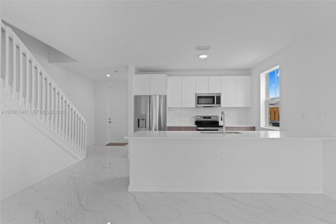Townhouse in Homestead, Florida 4 bedrooms № 2191261 - photo 16
