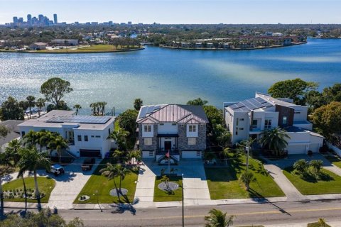 Casa en Saint Petersburg, Florida 6 dormitorios, 481.79 m2 № 2330758