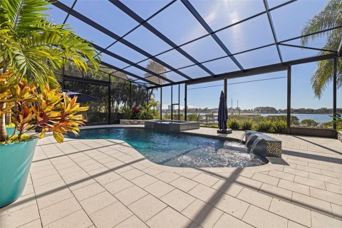 House in Saint Petersburg, Florida 6 bedrooms, 481.79 sq.m. № 2330758 - photo 23