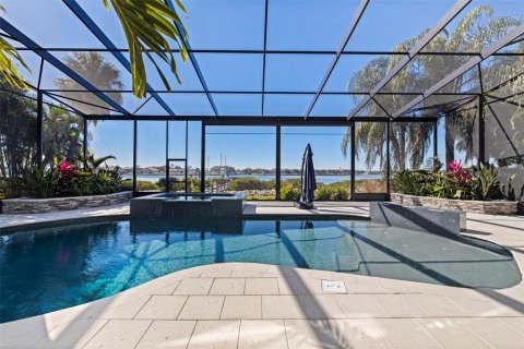 House in Saint Petersburg, Florida 6 bedrooms, 481.79 sq.m. № 2330758 - photo 26