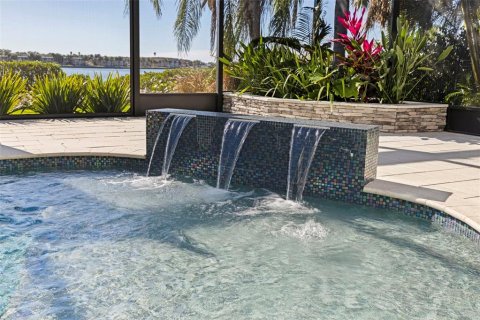 House in Saint Petersburg, Florida 6 bedrooms, 481.79 sq.m. № 2330758 - photo 25
