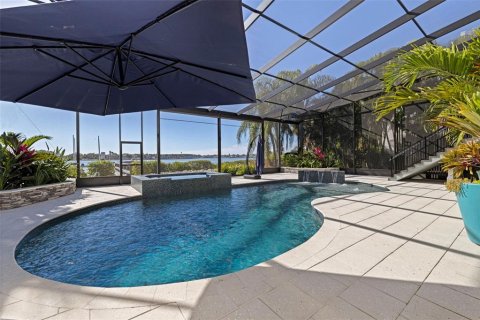 House in Saint Petersburg, Florida 6 bedrooms, 481.79 sq.m. № 2330758 - photo 24