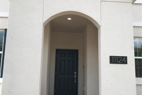 House in Orlando, Florida 5 bedrooms, 228.63 sq.m. № 2204233 - photo 2