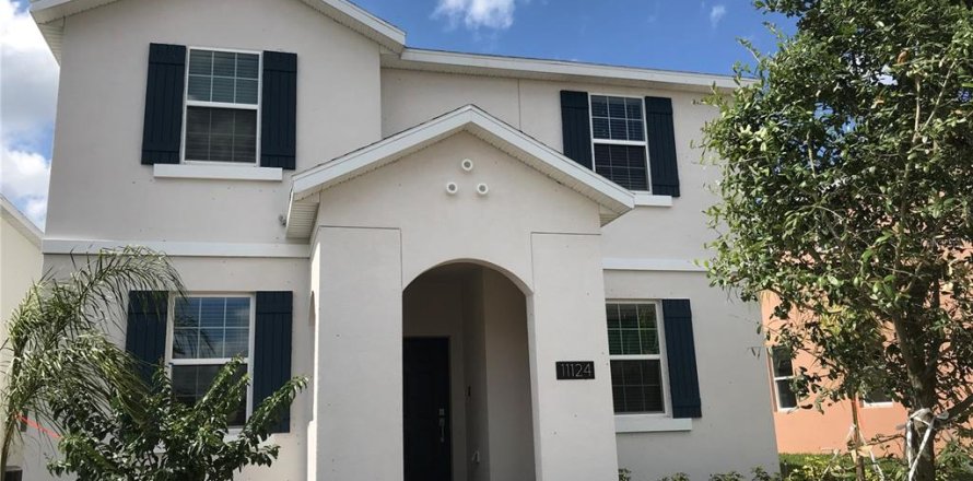 House in Orlando, Florida 5 bedrooms, 228.63 sq.m. № 2204233