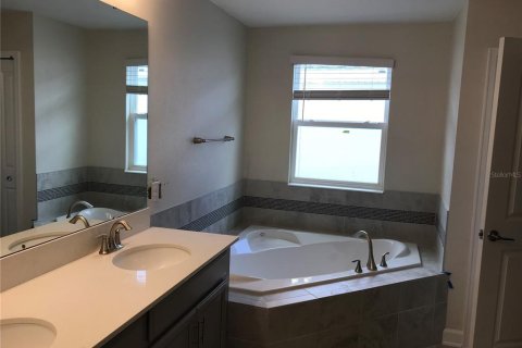 House in Orlando, Florida 5 bedrooms, 228.63 sq.m. № 2204233 - photo 11