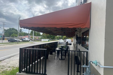 Commercial property in Miami Gardens, Florida № 1694946 - photo 4