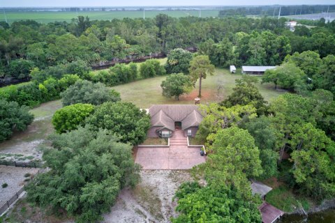 House in Loxahatchee Groves, Florida 4 bedrooms, 208.75 sq.m. № 2175941 - photo 10