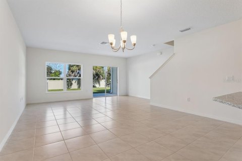 Townhouse in Lake Wales, Florida 3 bedrooms, 144.65 sq.m. № 2375558 - photo 3