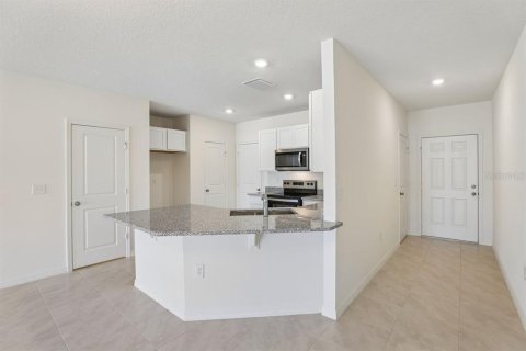 Townhouse in Lake Wales, Florida 3 bedrooms, 144.65 sq.m. № 2375558 - photo 2