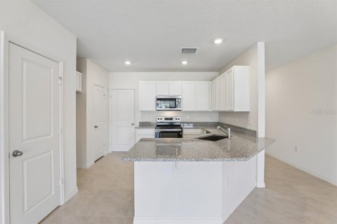 Townhouse in Lake Wales, Florida 3 bedrooms, 144.65 sq.m. № 2375558 - photo 6