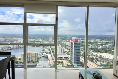 Condo in Hallandale Beach, Florida, 1 bedroom  № 1860373 - photo 6