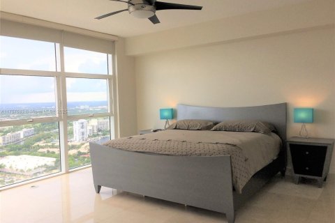 Condo in Hallandale Beach, Florida, 1 bedroom  № 1860373 - photo 12