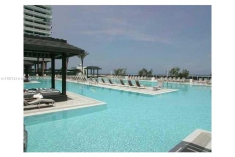 Condo in Hallandale Beach, Florida, 1 bedroom  № 1860373 - photo 17