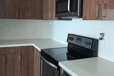 Condo in Miami, Florida, 2 bedrooms  № 1728598 - photo 13
