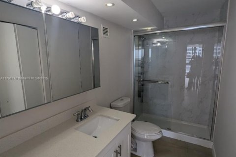 Condo in Miami, Florida, 2 bedrooms  № 1728598 - photo 17