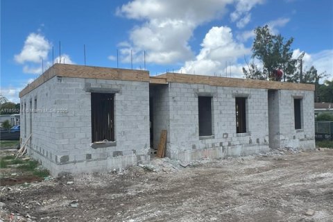 Commercial property in Florida City, Florida 199.18 sq.m. № 1880150 - photo 12