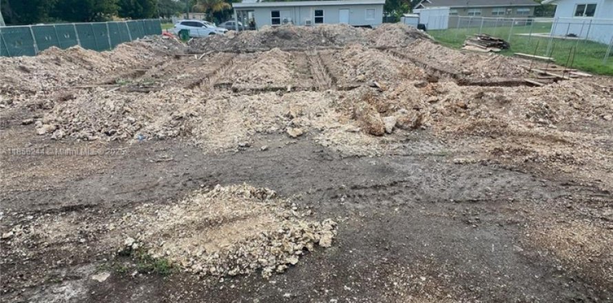 Propiedad comercial en Florida City, Florida № 1880150