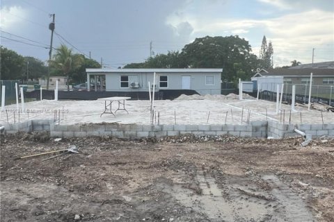 Propiedad comercial en venta en Florida City, Florida № 1880150 - foto 2
