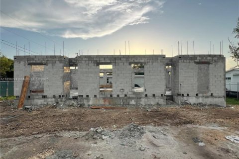 Commercial property in Florida City, Florida 199.18 sq.m. № 1880150 - photo 13