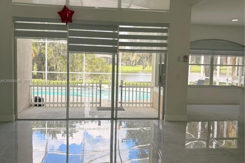 Villa ou maison à vendre à Kissimmee, Floride: 3 chambres, 206.8 m2 № 2303965 - photo 9