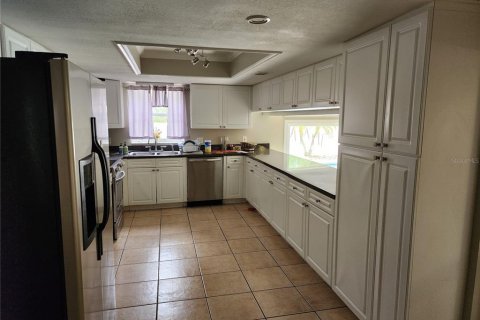 House in Tampa, Florida 4 bedrooms, 246.38 sq.m. № 1690041 - photo 8