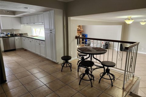 House in Tampa, Florida 4 bedrooms, 246.38 sq.m. № 1690041 - photo 12