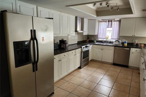 House in Tampa, Florida 4 bedrooms, 246.38 sq.m. № 1690041 - photo 9