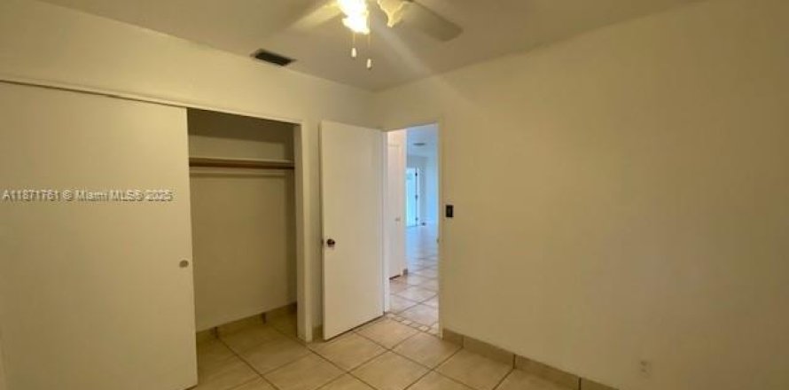 Apartment in Hollywood, Florida 2 bedrooms, 92.9 sq.m. № 2035344