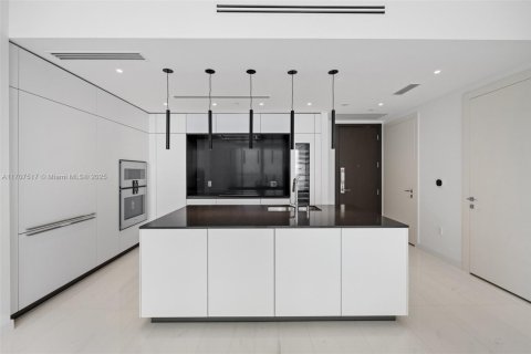 Condo in Miami, Florida, 2 bedrooms  № 1461396 - photo 13