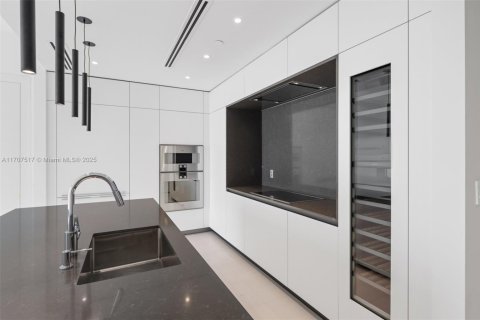 Condo in Miami, Florida, 2 bedrooms  № 1461396 - photo 10