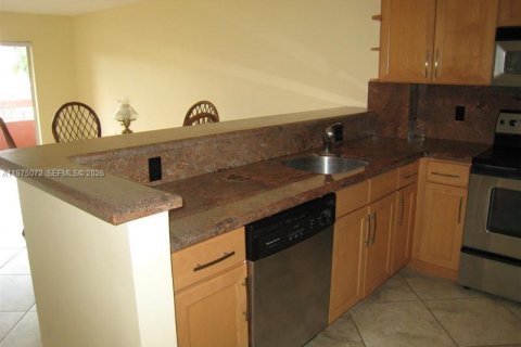 Снять в аренду кондоминиум в Майами, Флорида 2 спальни, 74.69м2, № 2079078 - фото 2