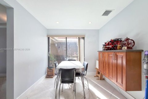 Condominio en venta en Hollywood, Florida, 3 dormitorios, 218.32 m2 № 2000693 - foto 8