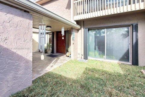 Condominio en venta en Hollywood, Florida, 3 dormitorios, 218.32 m2 № 2000693 - foto 2