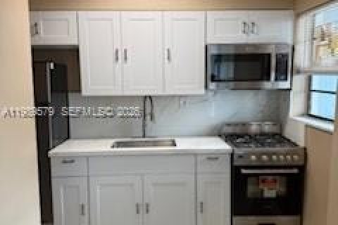 Immobilier commercial à louer à Hollywood, Floride: 39.02 m2 № 2051606 - photo 3