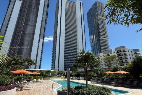 Condo in Miami, Florida, 1 bedroom  № 2082008 - photo 2