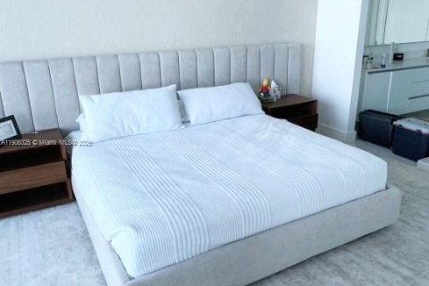 Condo in Miami, Florida, 1 bedroom  № 2082008 - photo 12