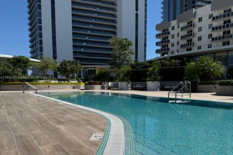Condo in Miami, Florida, 1 bedroom  № 2082008 - photo 3