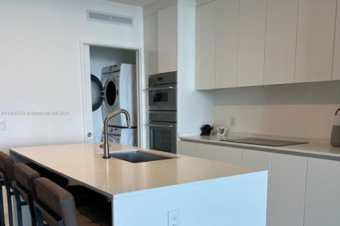 Condo in Miami, Florida, 1 bedroom  № 2082008 - photo 9