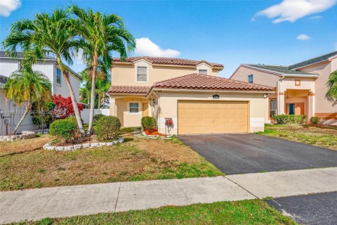 House in Pembroke Pines, Florida 3 bedrooms, 185.62 sq.m. № 2046633 - photo 3
