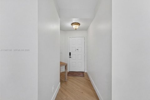 House in Pembroke Pines, Florida 3 bedrooms, 185.62 sq.m. № 2046633 - photo 7