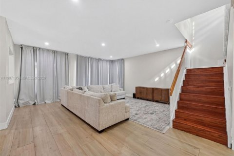 House in Pembroke Pines, Florida 3 bedrooms, 185.62 sq.m. № 2046633 - photo 6